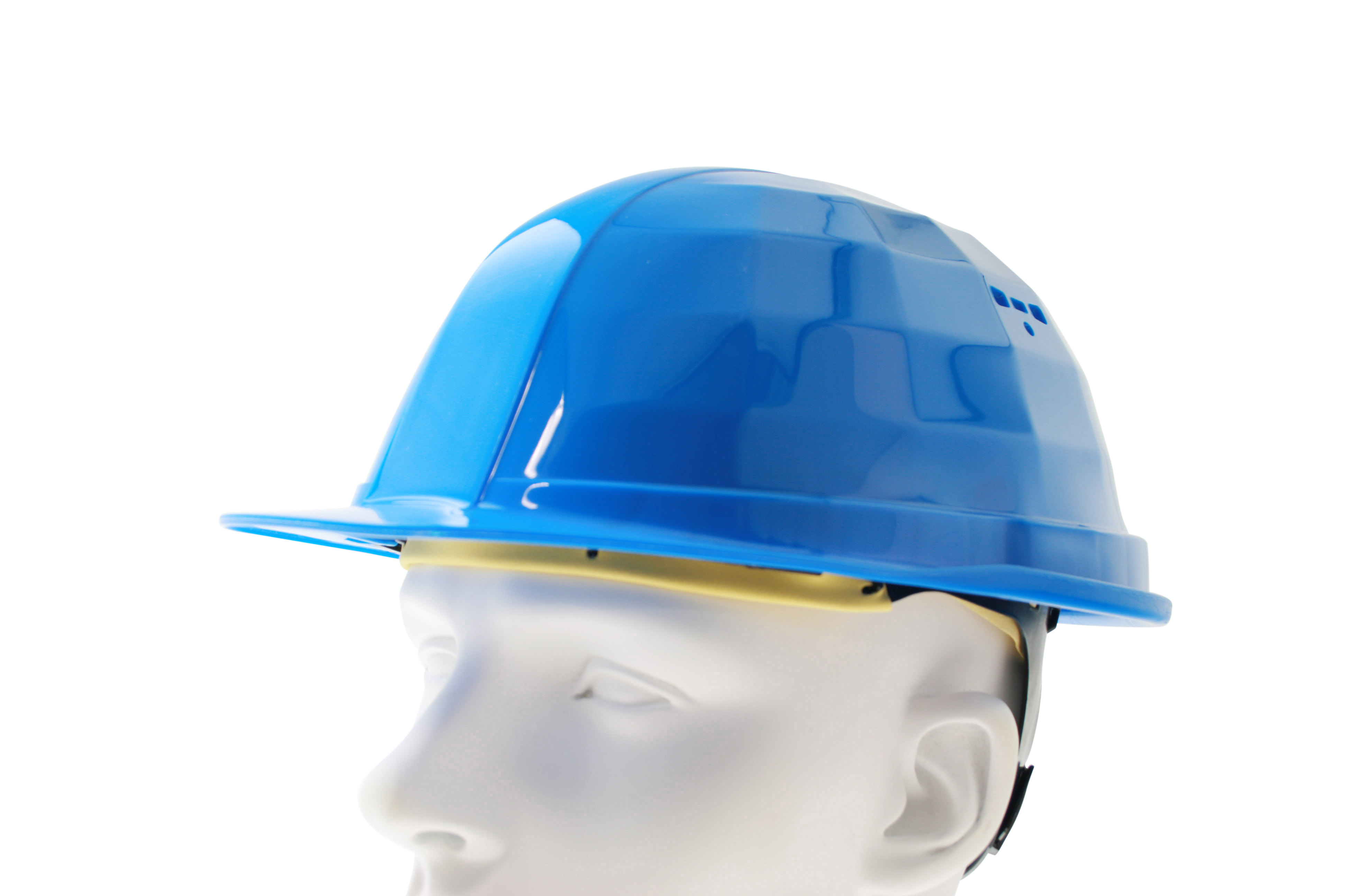 Blauer Bauhelm nach EN 397 auf weißer Schaufensterpuppe