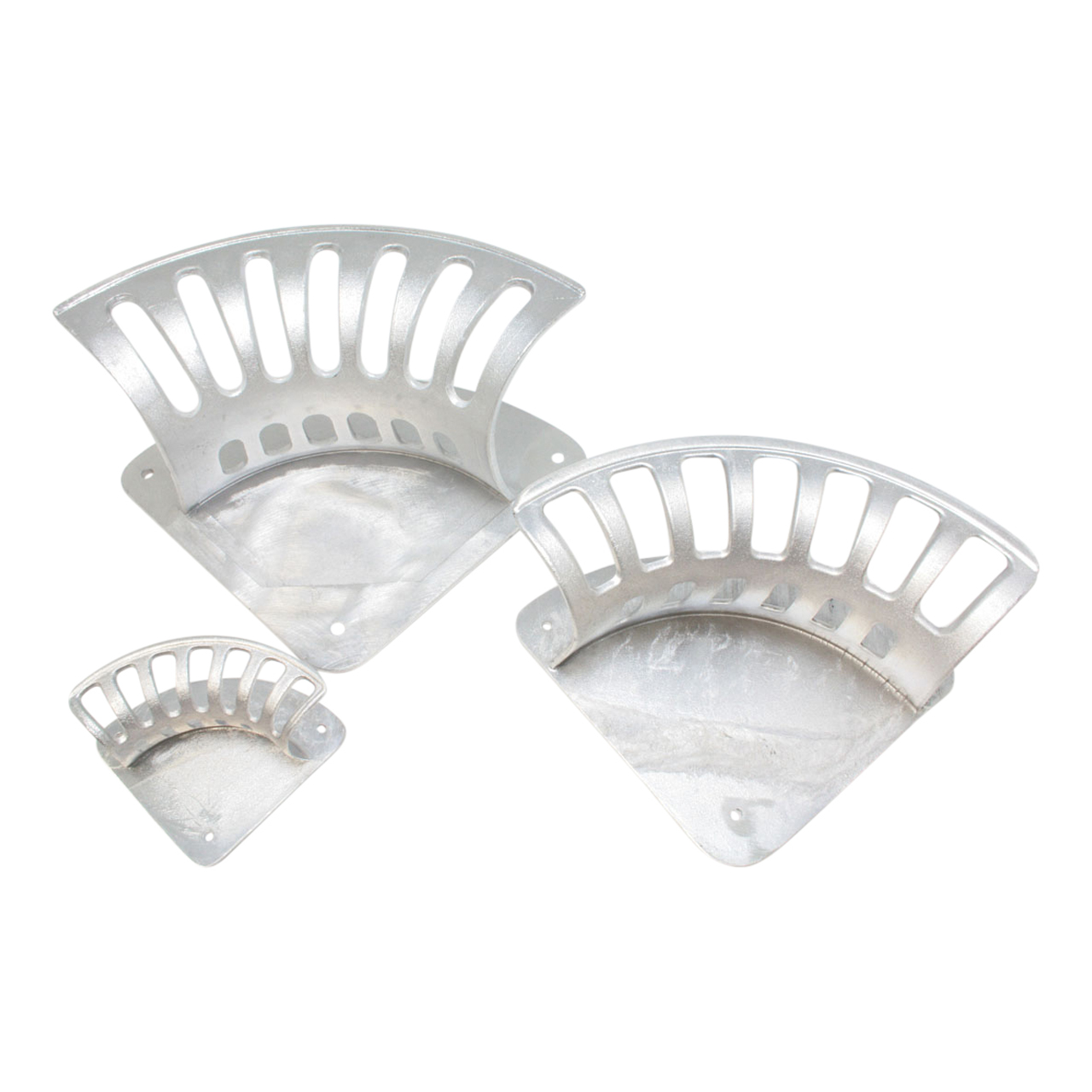 Drei silberne Schlauch-Wandhalterungen aus Metall in verschiedenen Größen mit Lüftungsschlitzen