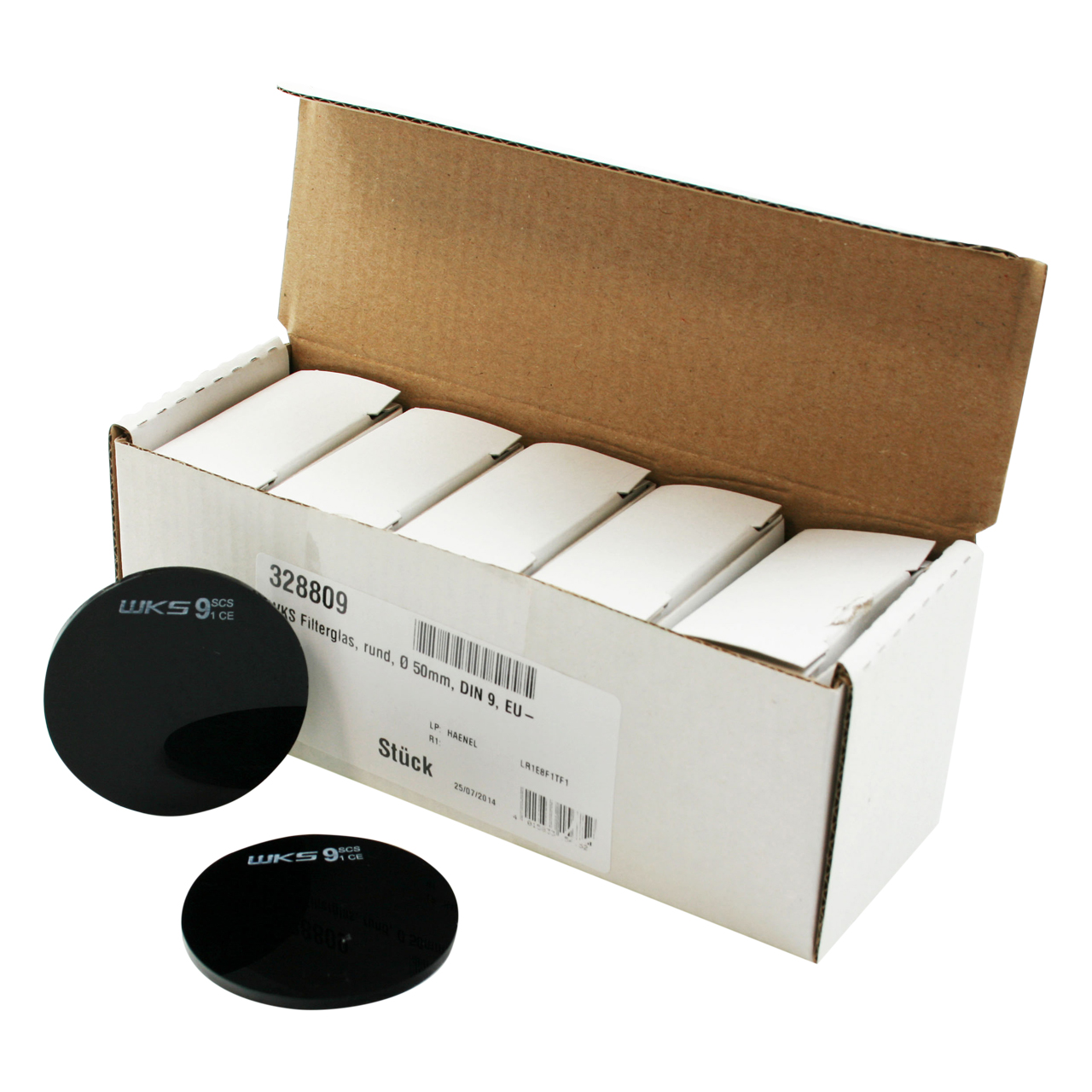 Runde schwarze Filtergläser mit Aufdruck 'WKS 9 SCS CE' vor geöffneter Verpackung mit mehreren weißen Schachteln