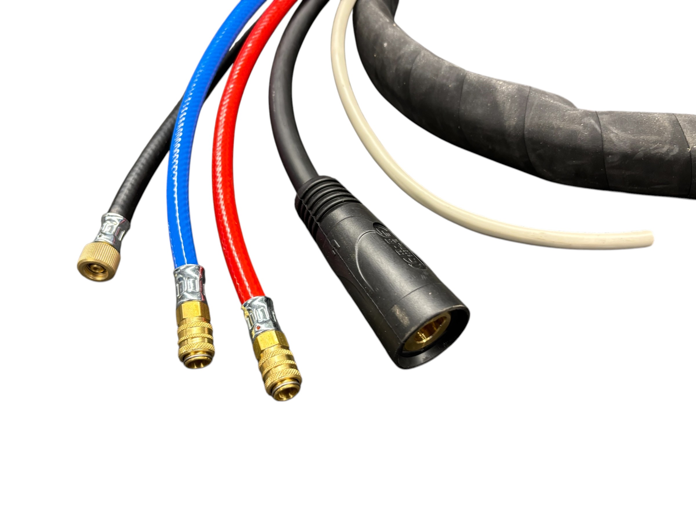 Zwischenschlauchpaket für Schweißmaschinen mit schwarzem Schutzschlauch, integrierten Gas- und Wasserschläuchen sowie elektrischen Steckverbindern, freigestellt auf weißem Hintergrund.