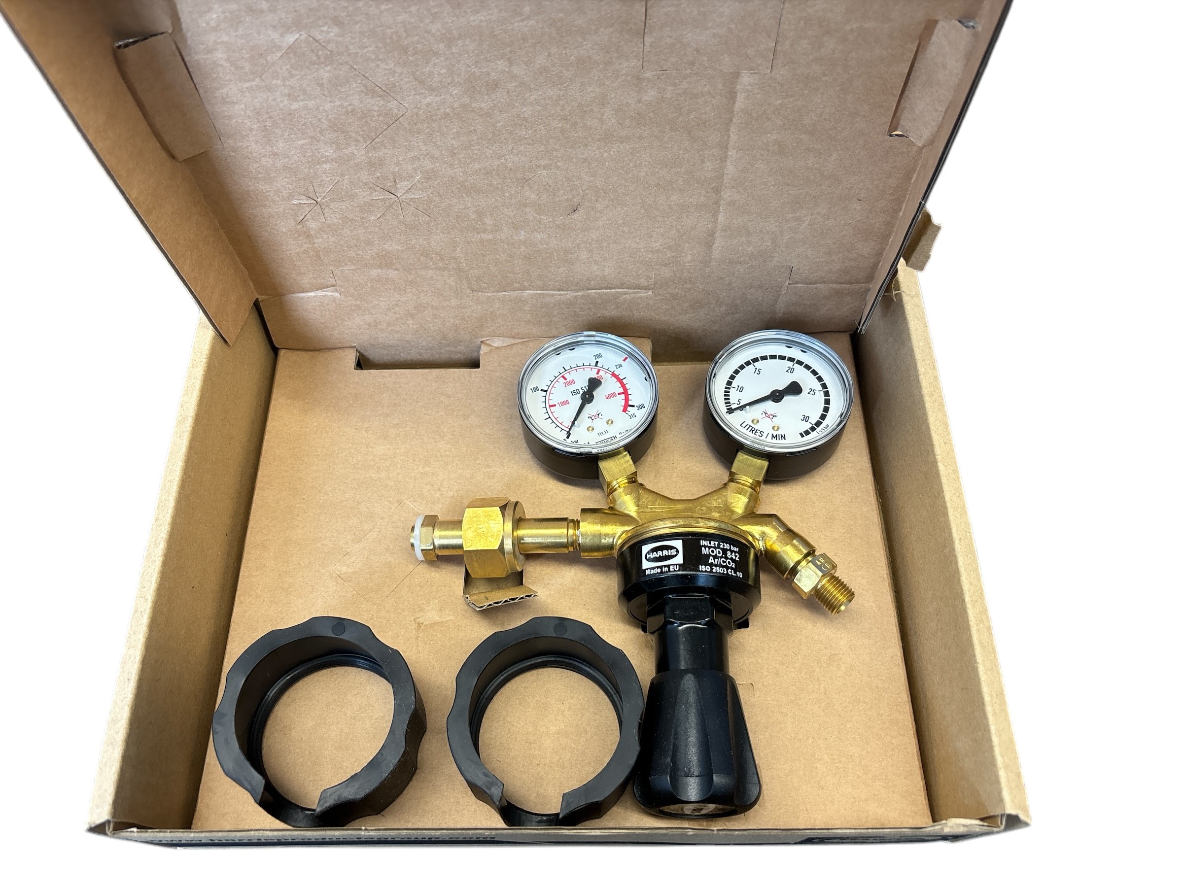 Druckminderer für Argon und CO2 mit zwei Manometern und schwarzem