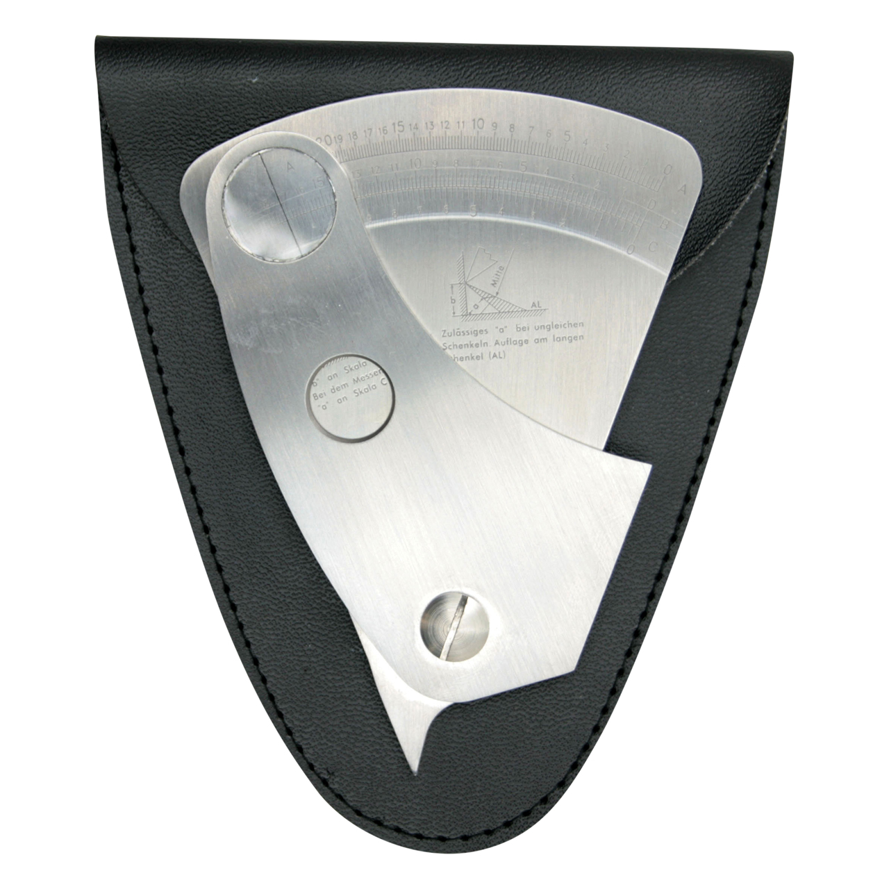 Schweißnahtlehre aus Metall mit Skalen und Beschriftungen, liegend auf schwarzer Ledertasche