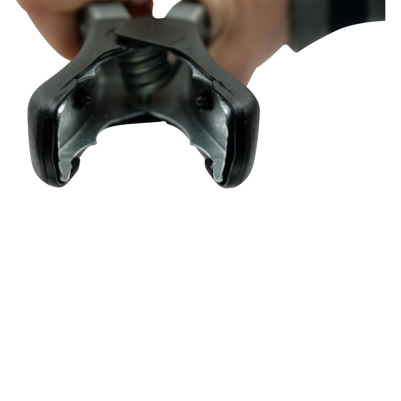 Schwarze Batterieklemme mit Metallzähnen und Federmechanismus