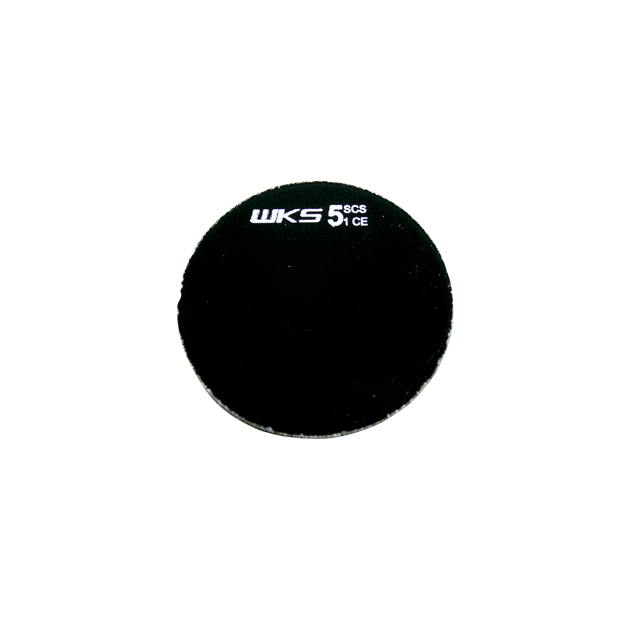 Rundes schwarzes WKS Filterglas mit Aufdruck 'WKS 5 SCS 1 CE' und Durchmesser 50 mm