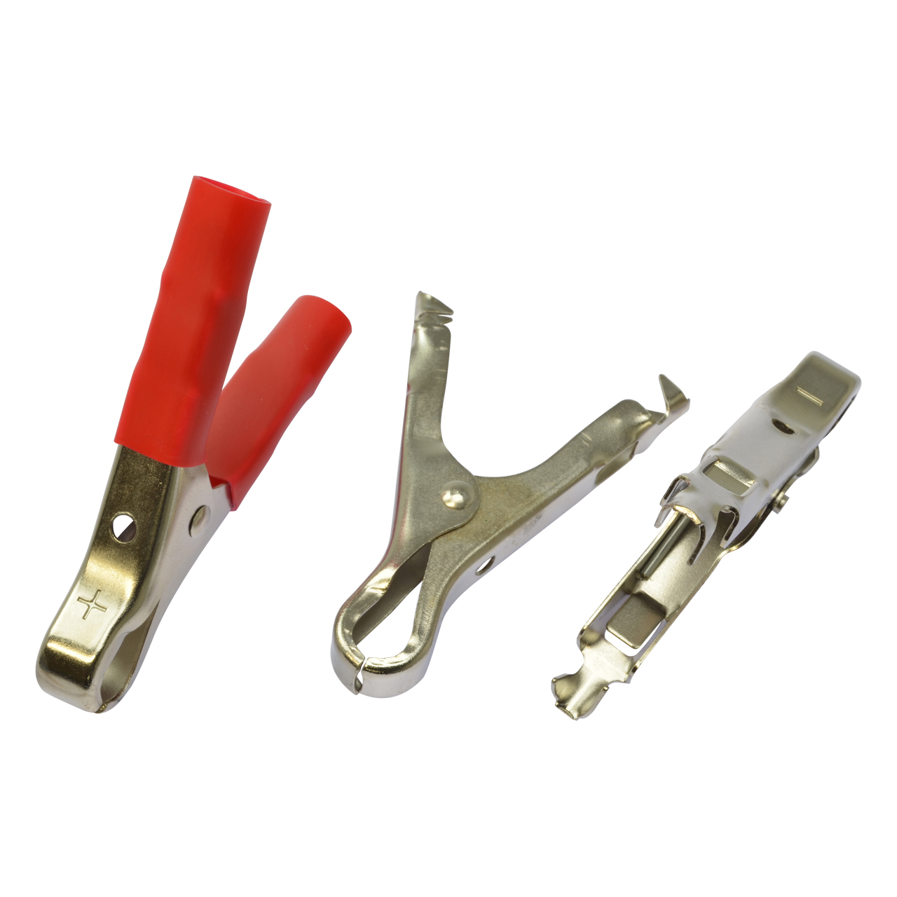 Drei Metall-Batterieklemmen, eine mit roter Isolierung und Pluszeichen, zwei ohne Isolierung