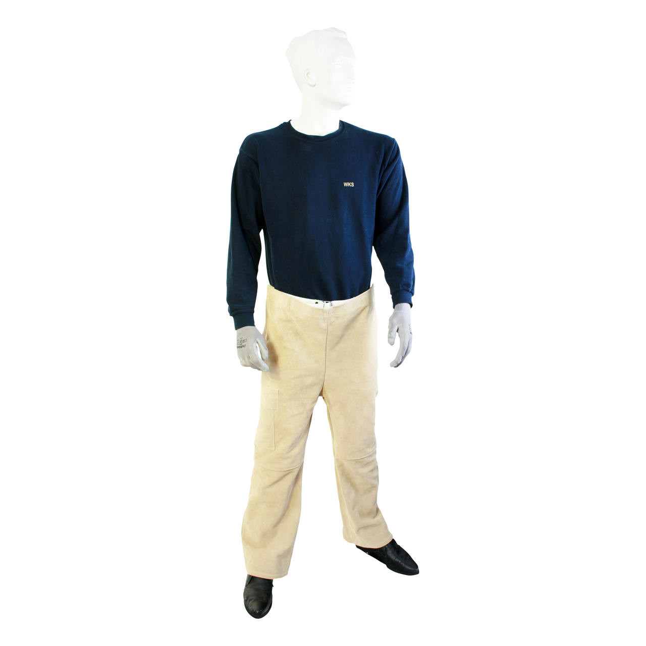 Hellbraune Bundhose aus Spaltleder an einer Schaufensterpuppe mit schwarzem Langarmshirt und Handschuhen